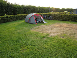 Mini-camping... beaucoup d'espace...